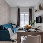 Uptown By Homely アパート *