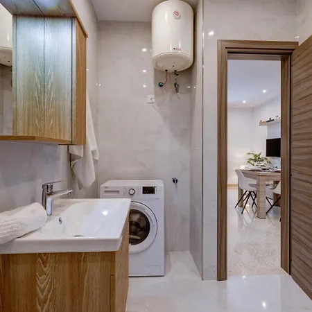 Uptown By Homely Apartman