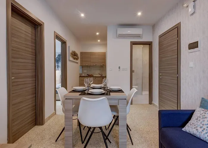 Uptown By Homely Apartament *