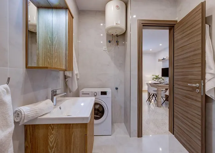 Uptown By Homely شقة